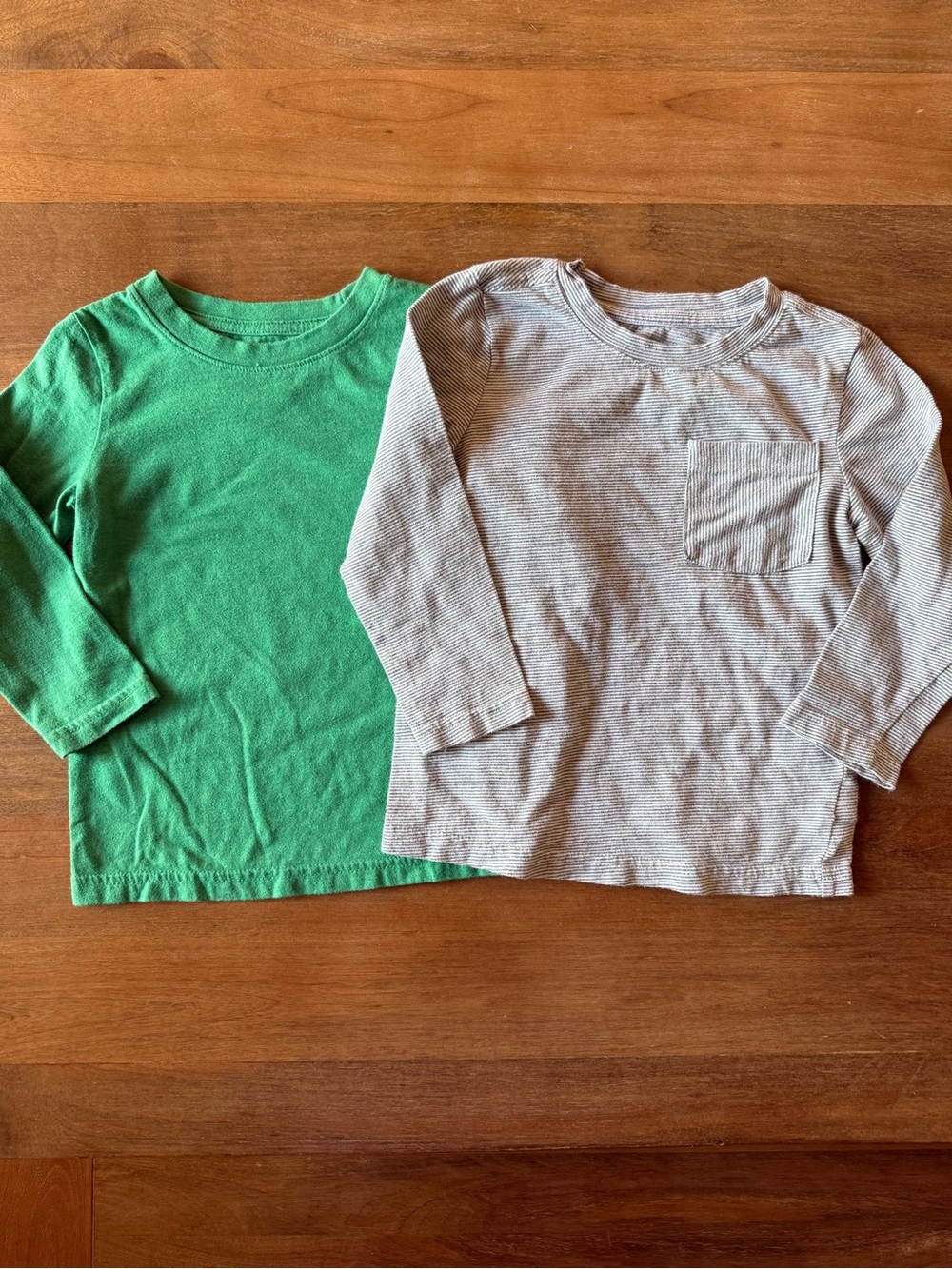 ⚡️3/$20 Kids Long-Sleeve Green & Gray Crewneck Tops - 3T shirts